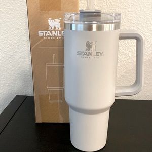 *BRAND NEW* Stanley Quencher 40oz Tumbler - Ash (griege)